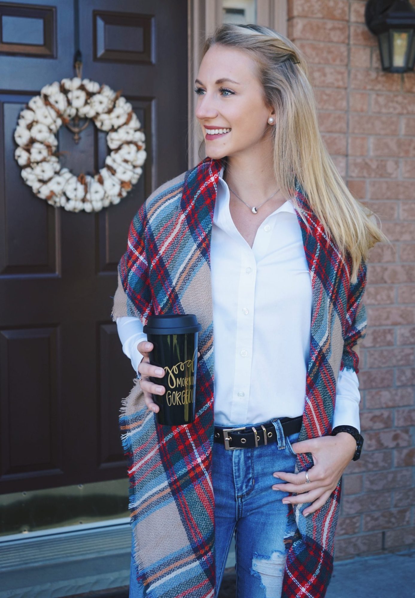 3 Ways to Style a Classic White Collared Shirt Look 1 BELOW THE BLONDE