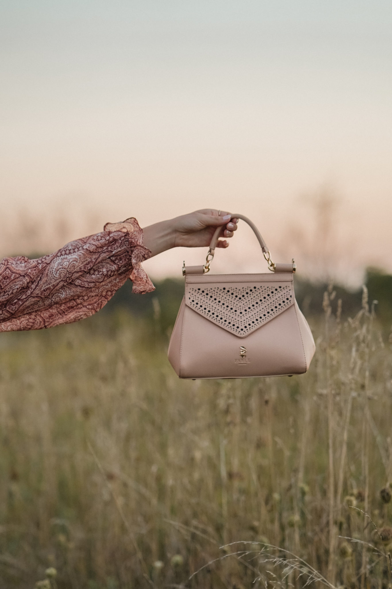 Fauré Le Page is bringing back its pink scales color way : r/handbags